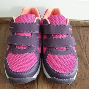 Girl pink tennis shoes - size 11
